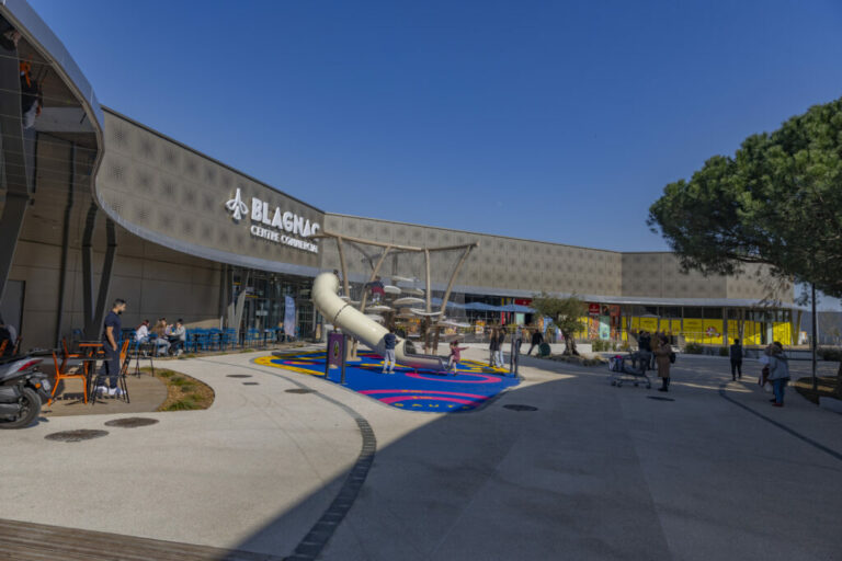 SOPREMA Entreprises impliqué de la conception à la pose dans le projet « La Cosina », promenade gourmande du centre commercial Blagnac parée d’une enveloppe effet bombé